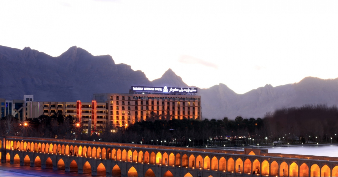 هتل پارسیان  5 ستاره اصفهان- شرکت هواپیمایی پاژسیر مجری تورهای اقساطی از مشهد
