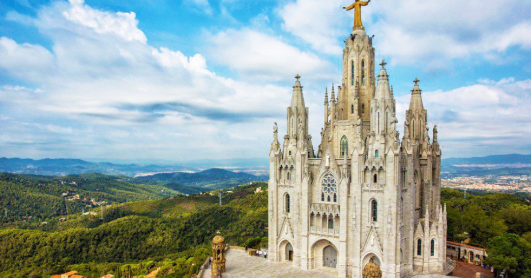 جاذبه گردشگری کلیسای ساگرات کور بارسلونا - شرکت هواپیمایی پاژسیر مجری تورهای اقساطی از مشهد