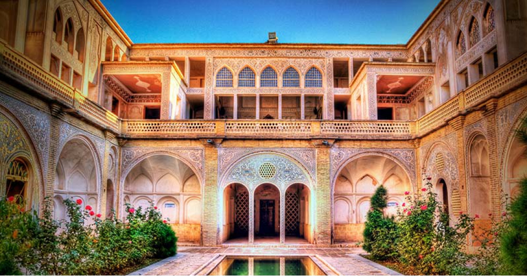 خانه عباسیان در کاشان - شرکت هواپیمایی پاژسیر مجری تورهای اقساطی از مشهد