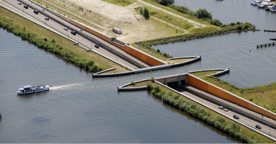 پل آبی ولوومیر در هلند - شرکت هواپیمایی پاژسیر مجری تورهای اقساطی از مشهد