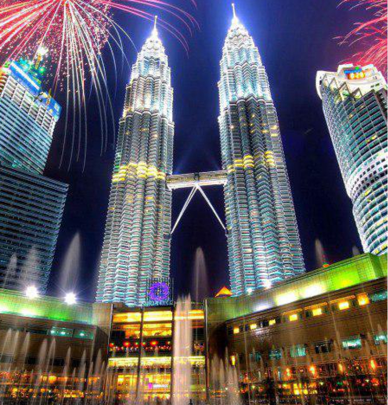 تور مالزی 8 روزه 25 اسفند - شرکت هواپیمایی پاژسیر مجری تورهای اقساطی از مشهد